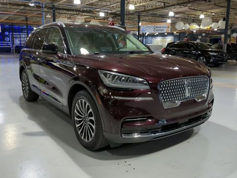 Used 2023 Lincoln Aviator AWD w/ Premium Package image 3
