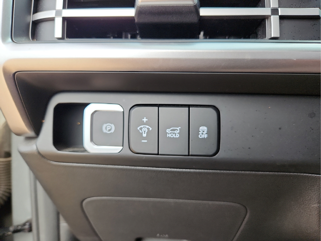 Used 2025 Hyundai Santa Fe SE FWD image 20