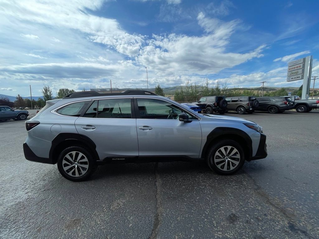Used 2024 Subaru Outback AWD/4WD image 9