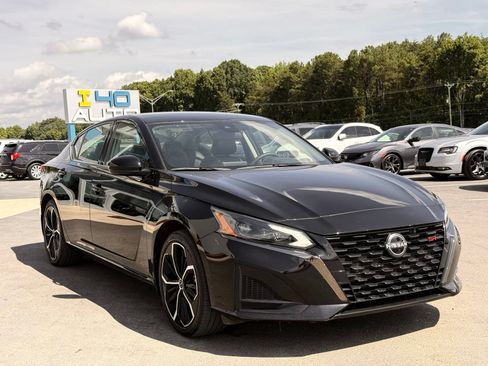 Used 2024 Nissan Altima 2.5 SR FWD image 8