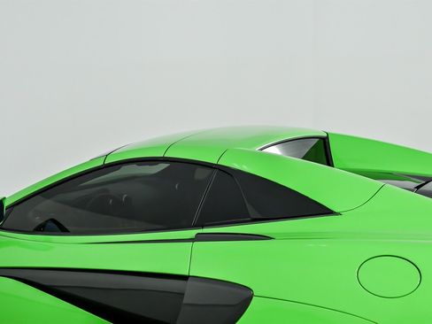 Used 2018 McLaren 570S Spider image 23