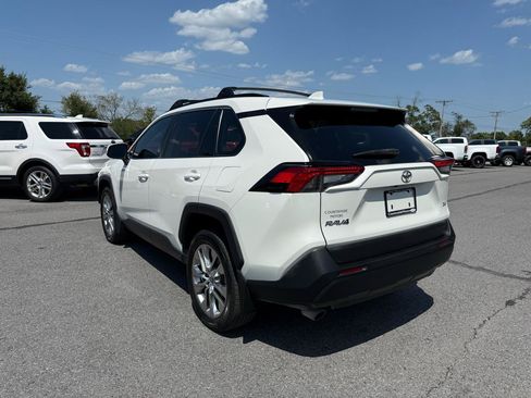 Used 2022 Toyota RAV4 XLE Premium FWD image 4