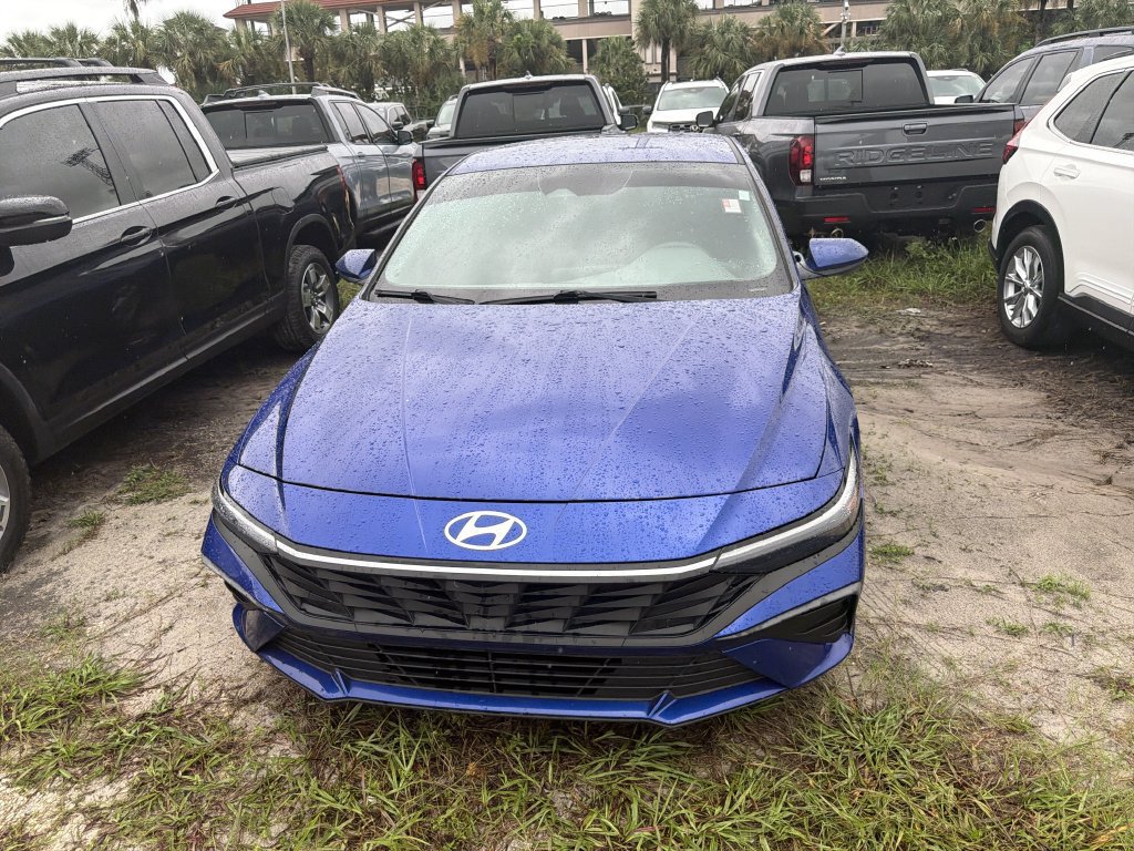 Used 2024 Hyundai Elantra SE FWD image 6