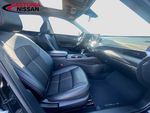 Used 2021 Nissan Altima 2.5 SR w/ SR Premium Package image 37