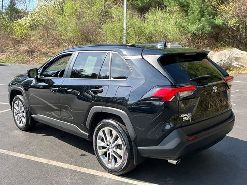 Used 2019 Toyota RAV4 XLE Premium w/ Cold Weather Package AWD/4WD image 3