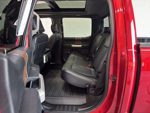 Used 2019 Ford F150 Lariat w/ Equipment Group 502A Luxury AWD/4WD image 12