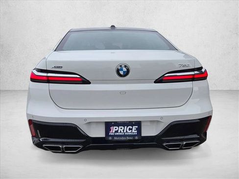 Used 2023 BMW 760i xDrive image 4