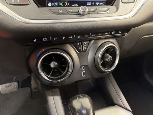 Used 2020 Chevrolet Blazer LT FWD image 19