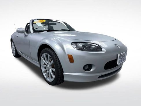 Used 2006 MAZDA MX-5 Miata Grand Touring w/ Premium Pkg RWD image 2