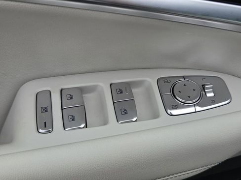 Used 2025 Genesis G70 2.5T RWD image 18