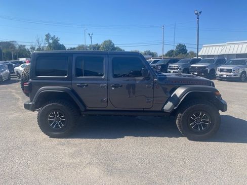 Used 2024 Jeep Wrangler Unlimited Rubicon w/ XTREMEE 35" Tire Package image 7