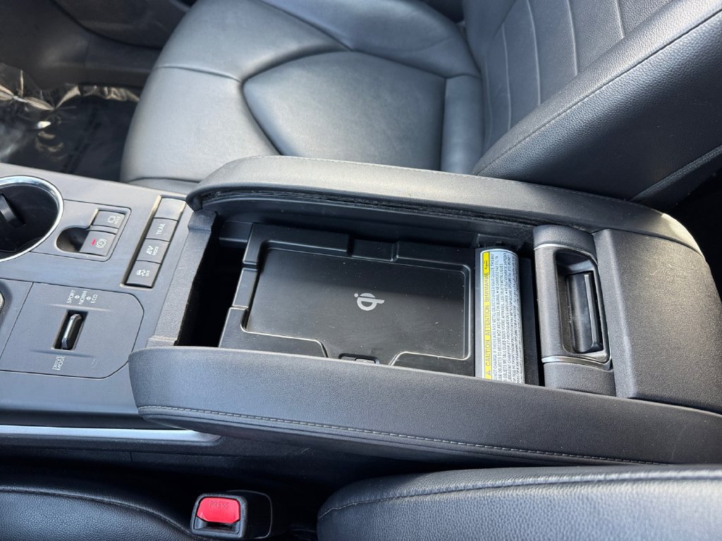 Used 2020 Toyota Highlander XLE AWD/4WD image 28