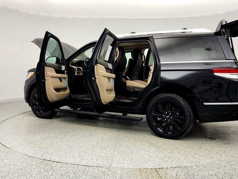 Used 2022 Lincoln Navigator Reserve image 12