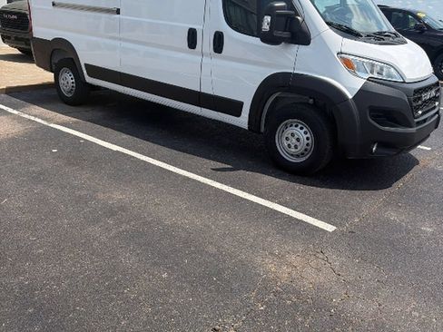 Used 2025 RAM ProMaster 2500 w/ Convenience Group FWD image 4