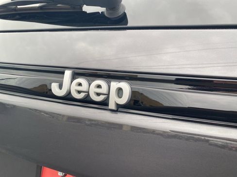 Used 2024 Jeep Grand Cherokee Limited AWD/4WD image 47