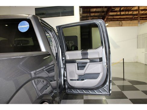 Used 2015 Ford F150 XLT image 19