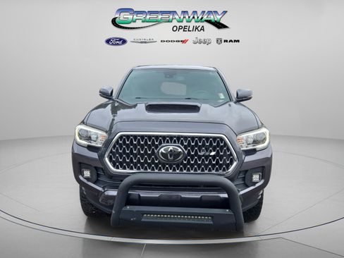 Used 2019 Toyota Tacoma TRD Sport image 2