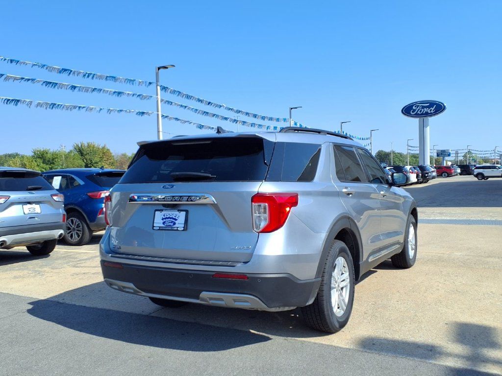 Used 2024 Ford Explorer XLT w/ Equipment Group 202A AWD/4WD image 21