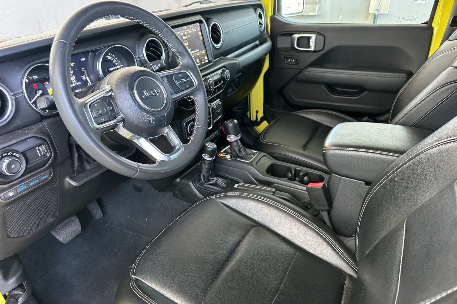 Used 2023 Jeep Wrangler Unlimited Sahara AWD/4WD image 10