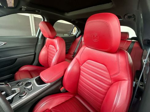 Used 2022 Alfa Romeo Giulia Veloce RWD image 14