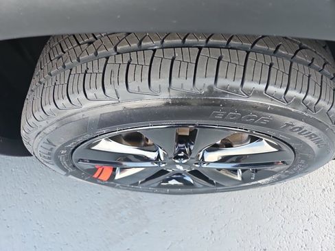 Used 2021 Chevrolet Trax LT w/ Redline Edition image 3