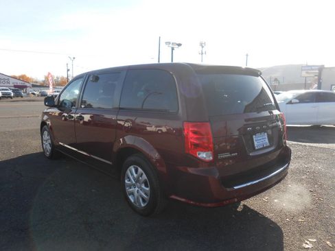 Used 2019 Dodge Grand Caravan SE image 7
