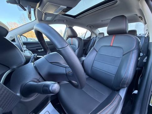 Used 2025 Nissan Sentra SR w/ SR Premium Package FWD image 24