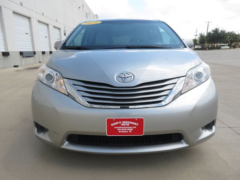 Used 2016 Toyota Sienna LE FWD image 7
