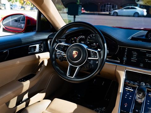 Used 2020 Porsche Panamera 4 image 9