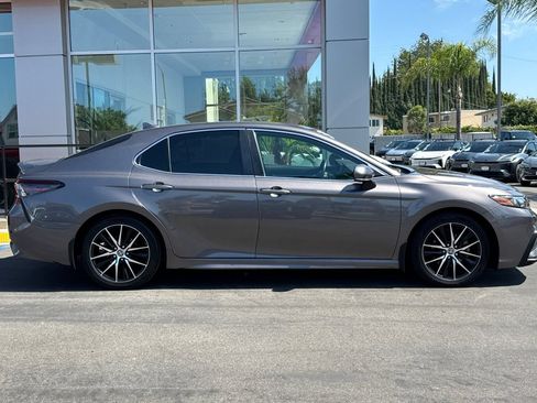 Certified 2022 Toyota Camry SE FWD image 4