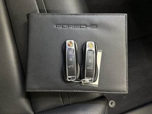 Used 2021 Porsche Cayenne AWD/4WD image 45