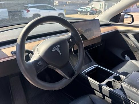 Used 2024 Tesla Model Y Long Range RWD image 10