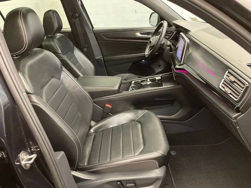 Used 2024 Volkswagen Atlas Cross Sport SEL R-Line AWD/4WD image 26