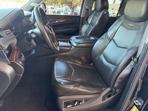 Used 2017 Cadillac Escalade Luxury image 13