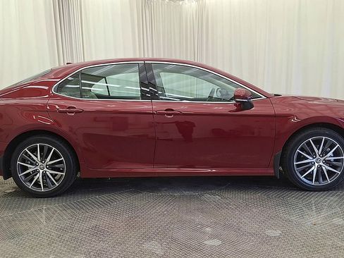 Certified 2022 Toyota Camry XLE w/ Cold Weather Package FWD image 4