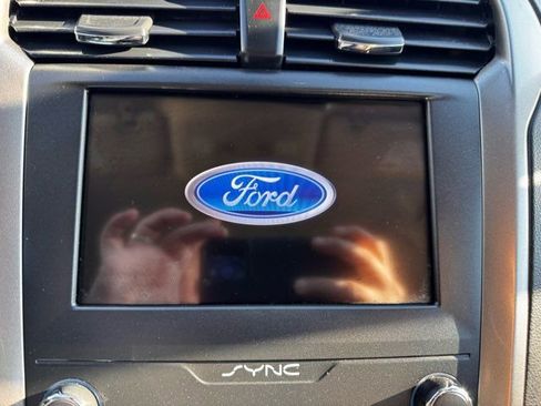 Used 2020 Ford Fusion SE FWD image 13