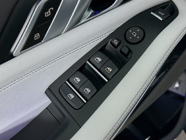 Used 2026 BMW X5 xDrive50e w/ M Sport Package AWD/4WD image 18