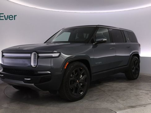 Used 2025 Rivian R1S Adventure Dual AWD/4WD image 2