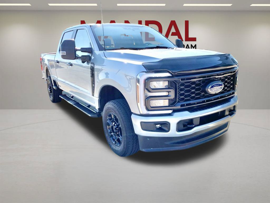 Used 2024 Ford F250 4x4 Crew Cab Super Duty image 4