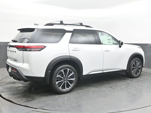 New 2026 Nissan Pathfinder Platinum FWD image 7