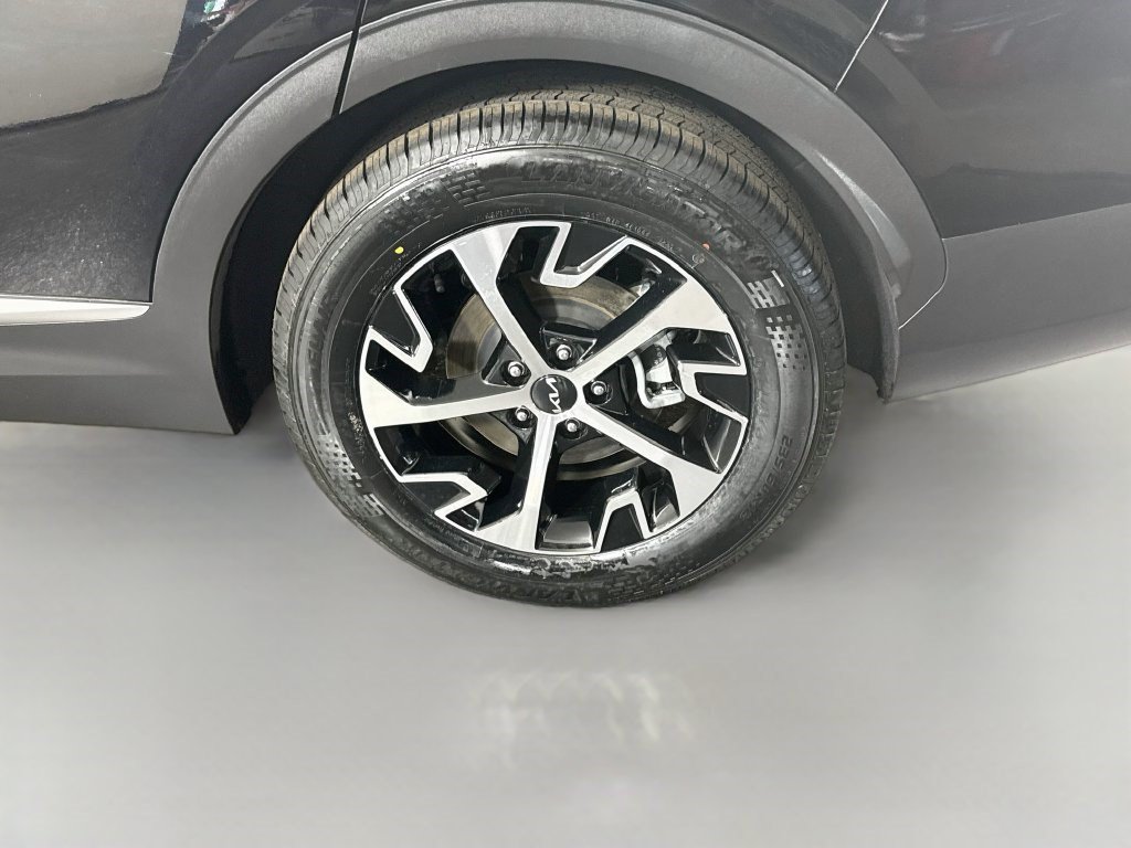 Used 2024 Kia Sportage EX FWD image 12