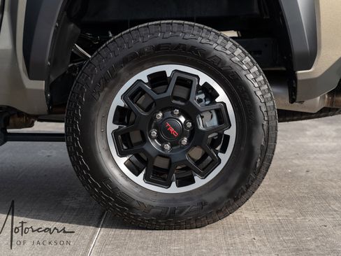 Used 2025 Toyota Tacoma TRD Off-Road image 40