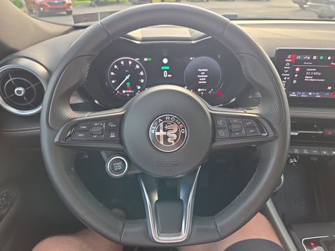 Used 2024 Alfa Romeo Tonale Ti AWD/4WD image 17