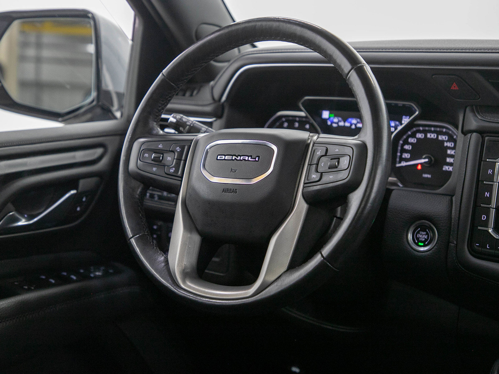 Used 2021 GMC Yukon XL Denali w/ Denali Premium Package AWD/4WD image 15