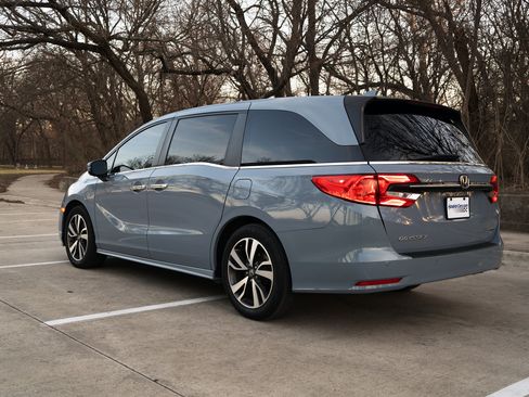 Used 2023 Honda Odyssey Touring image 7