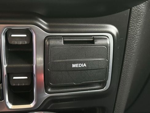 Used 2021 Jeep Wrangler Unlimited Sahara image 23