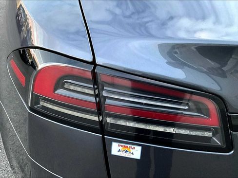 Used 2022 Tesla Model S image 32