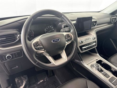 Used 2023 Ford Explorer XLT w/ Equipment Group 202A image 4