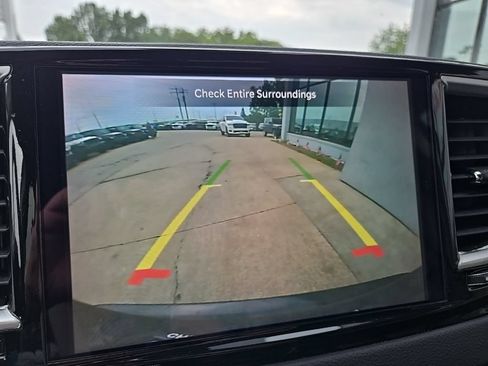 Used 2023 Chrysler Pacifica Touring-L FWD image 55