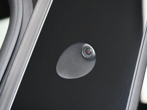 Used 2025 Tesla Model Y Long Range image 12